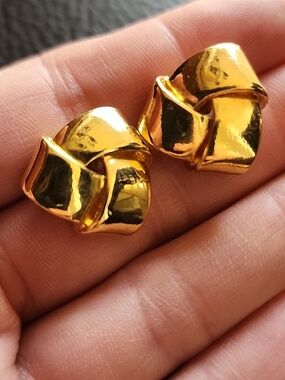 VTG Avon Classic Gold Knot Earrings - Women's Jewelry